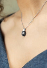 Load image into Gallery viewer, Facet Brilliant Pendant Necklace JS.0042
